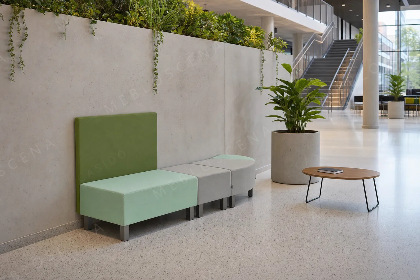 Siedzisko modułowe KLEIBER Snake w atrium budynku uczelni